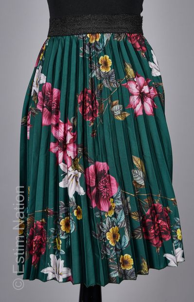 JOHANNA
TROIS JUPES en polyester et lurex,...