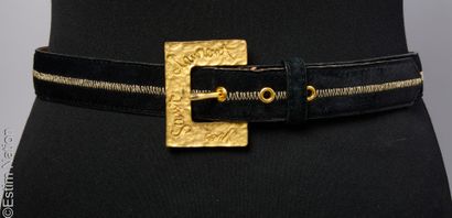 YVES SAINT LAURENT DEBUT 1990
Black velvet...