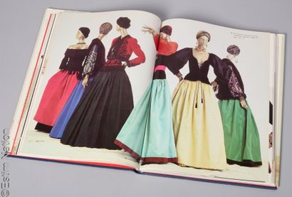 OUVRAGE DE MODE YVES SAINT LAURENT
CATALOGUE...