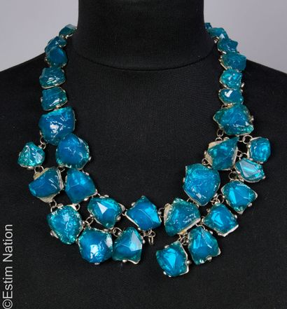 YVES SAINT LAURENT (PROTOTYPE MODELE DE DEFILE)
Mineral-inspired...