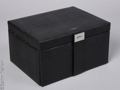 LE TANNEUR
Black lizard-embossed leather...