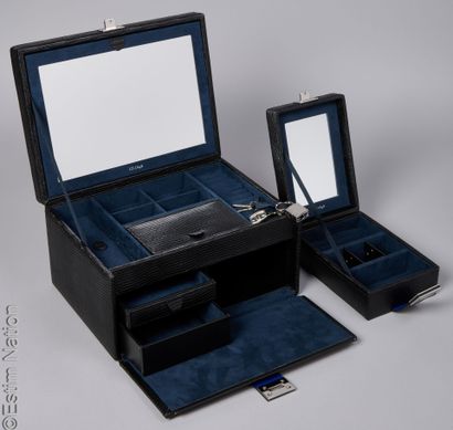 LE TANNEUR
Black lizard-embossed leather...
