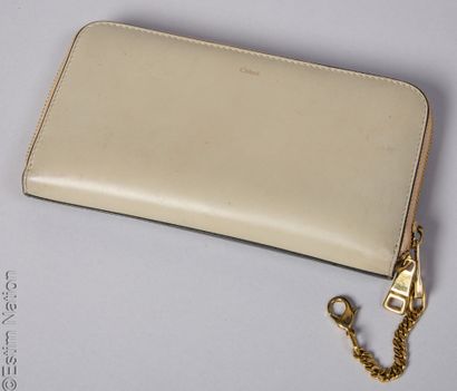 CHLOE
Companion wallet in smooth three-tone...