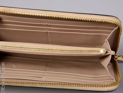 CHLOE
Companion wallet in smooth three-tone...