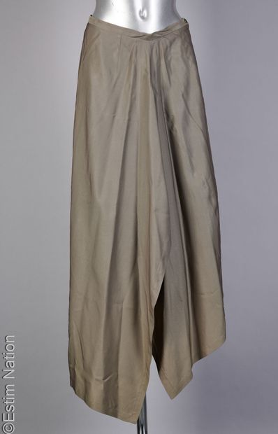 M MISSONI
Skirt with asymmetrical cut-outs...