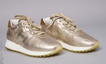 HOGAN
PAIR OF 