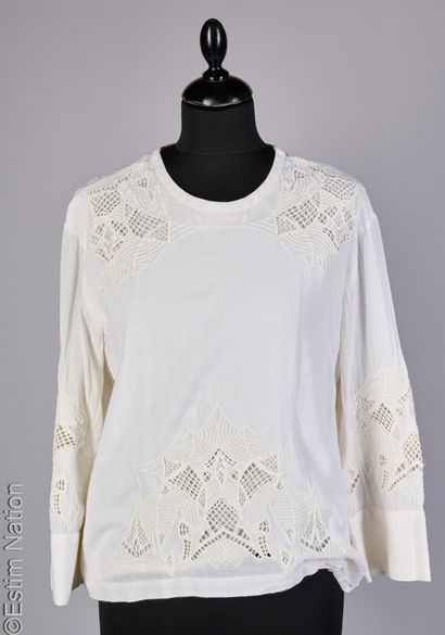 IRO, BA&SH
TROIS BLOUSES en coton blanc agrémentées...
