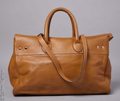 MACDOUGLAS
CABAS en cuir grainé camel, surpiqué...