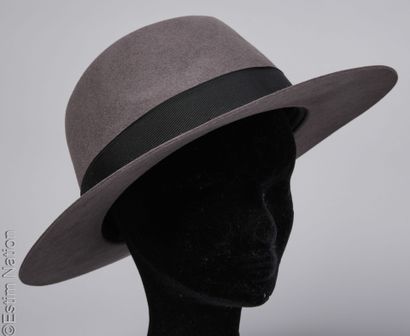COURTOIS PARIS
FEDORA en feutre gris souris,...