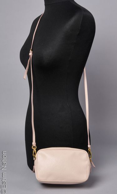 SALVATORE FERRAGAMO
SMALL BAG in pearly pink...