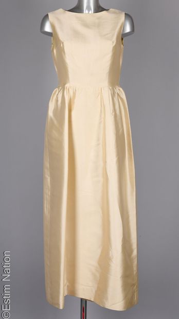 ANONYME COUTURE CIRCA 1960/70
ROBE en faille...