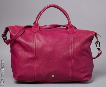 LONGCHAMP
CABAS en cuir grainé fuchsia, bandoulière,...