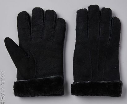 ANONYME
PAIRE DE GANTS en peau lainée noire...