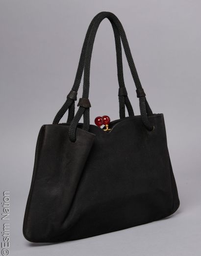 ANONYME VINTAGE
TROIS PETITS SACS noirs :...