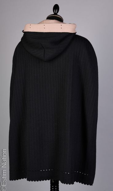 MOLLI
VESTE cape à capuche en lainage noir,...