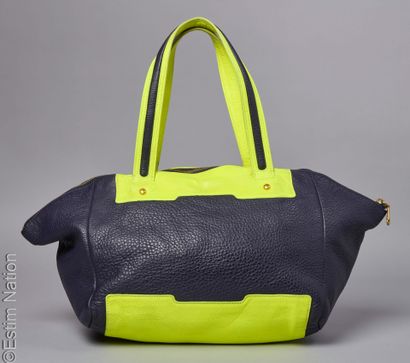MARC BY MARC JACOBS
CABAS en vache grainée...