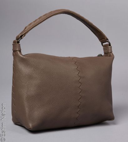 BOTTEGA VENETA
PETIT SAC en veau grainé kaki...