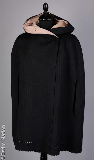 MOLLI
VESTE cape à capuche en lainage noir,...