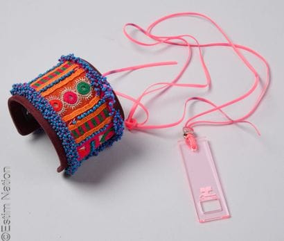 COURREGES, ANTIK BATIK
PENDENTIF figurant...
