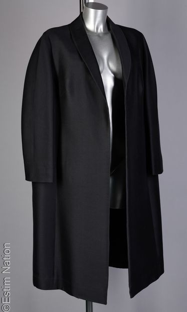 ANONYMOUS (1959)
Even coat in black wool...