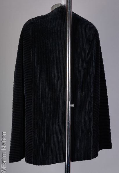 ANONYME VINTAGE
CAPE PELISSE en velours côtelé...