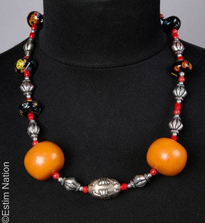 COLLIER ETHNIQUE
Collier en acier sur fil...