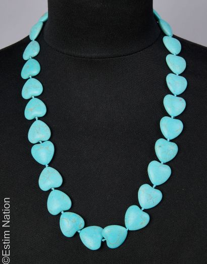 COLLIER 
Collier de perles d'howlites bleu...
