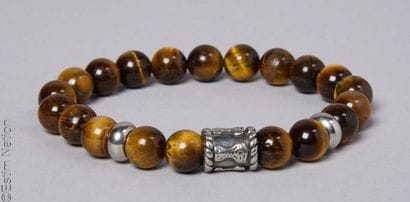BRACELET 
Bracelet extensible composé de...