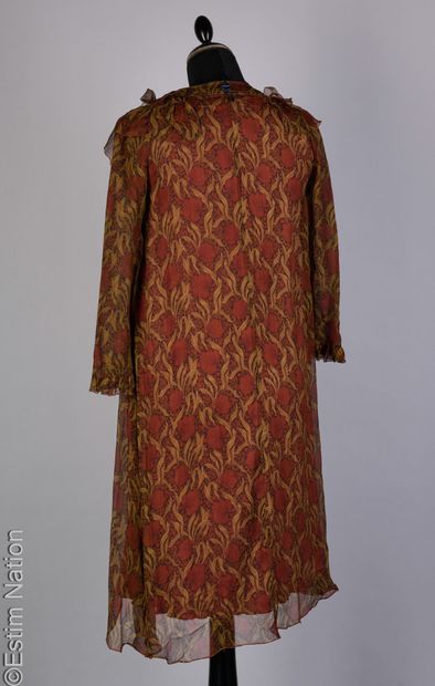 BURBERRY
ROBE en jersey terre de sienne rehaussée...