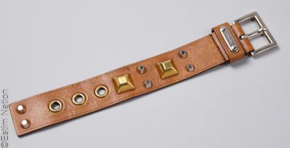 PRADA
BRACELET en cuir praliné orné de clous...