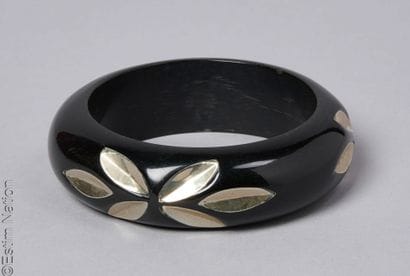 MAJE, ANONYMOUS
NECKLACE with ribbon, black...