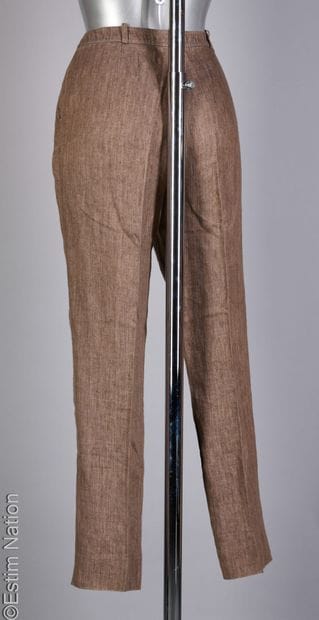 CHANEL (COLLECTION PRINTEMPS-ÉTÉ 2003)
PANTALON...