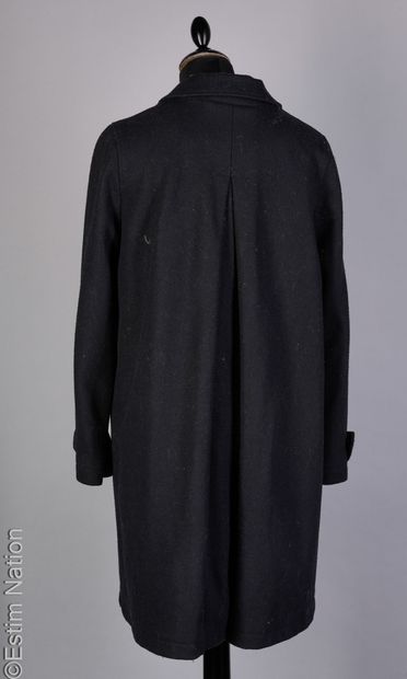 APC
Black woollen coat, turned-down collar,...