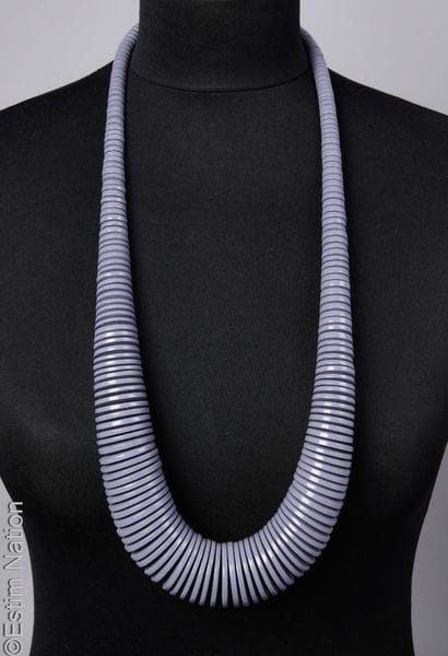 AGATHA FIN 1980
COLLIER composé de perles...