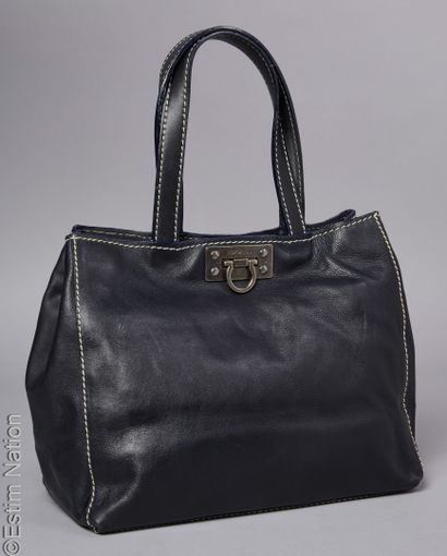 LOXWOOD
SMALL BAG in stitched graphite grained...