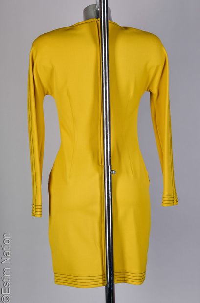 SPAZIO CIRCA 1990
Close-fitting wool and...