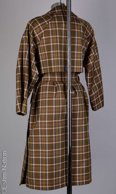 EXQUISE
TRENCH COAT en polyester quadrillé...