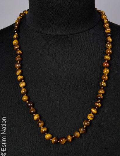 COLLIER 
Collier composé de perles d'œil...