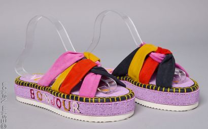 BONJOUR
PAIRE DE MULES en peau multicolore...