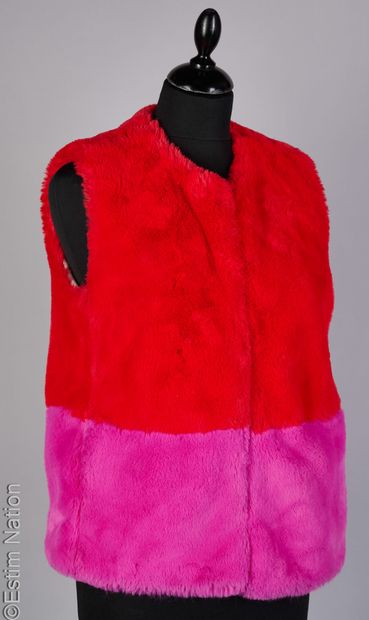 SUNCOO
Sleeveless jacket in red and purple...