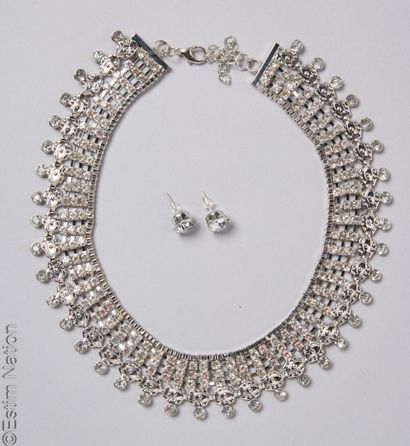 COLLIER 
Collier ras du cou en métal rehaussé...