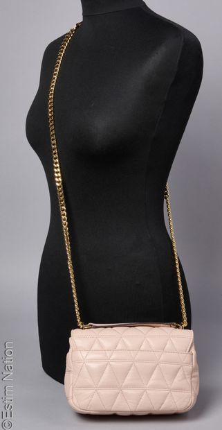 MICHAEL KORS
SAC en cuir rose pâle surpiqué...