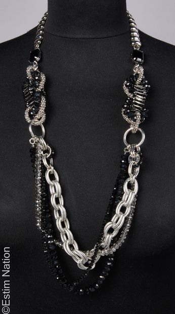 NECKLACE 
Long multi-row necklace in articulated...