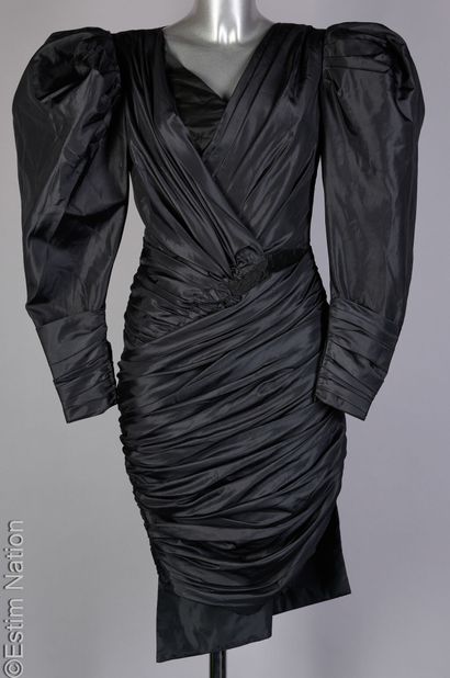 MELROSE, ANONYME
DEUX ROBES de cocktail noir...