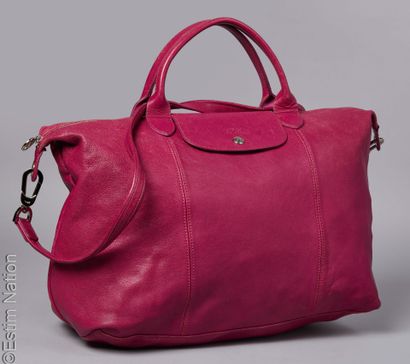 LONGCHAMP
CABAS en cuir grainé fuchsia, bandoulière,...