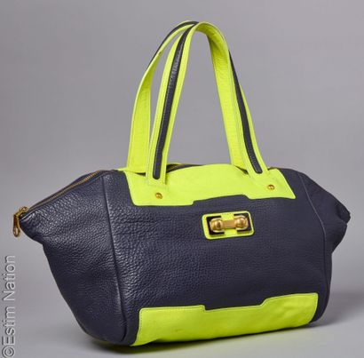 MARC BY MARC JACOBS
CABAS en vache grainée...