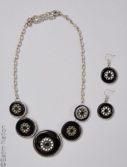 DEMIE-PARURE 
Metal half-set composed of:...