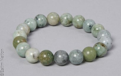 BRACELET 
Bracelet extensible composé de...