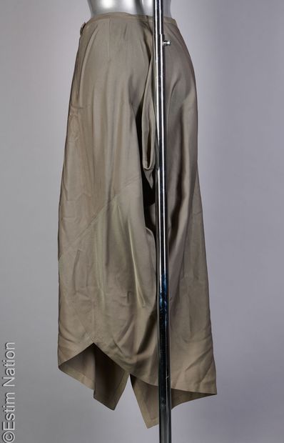 M MISSONI
Skirt with asymmetrical cut-outs...