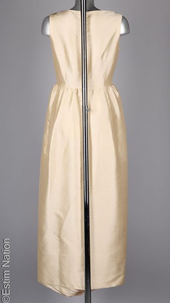 ANONYME COUTURE CIRCA 1960/70
ROBE en faille...